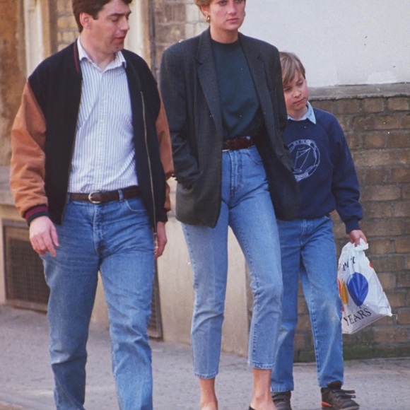 Old Navy Light Wash Power Straight Jeans Size 12 - Picture 7 of 8